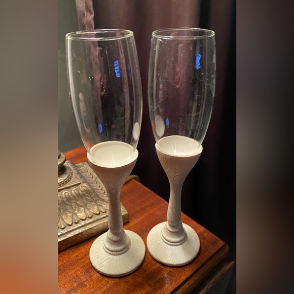 His And Her’s Toasting Glasses - Picture 1 of 3